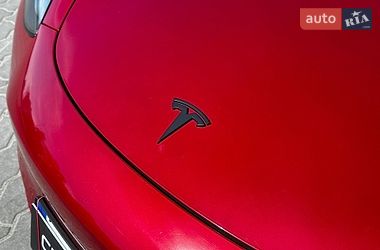 Седан Tesla Model 3 2020 в Львові
