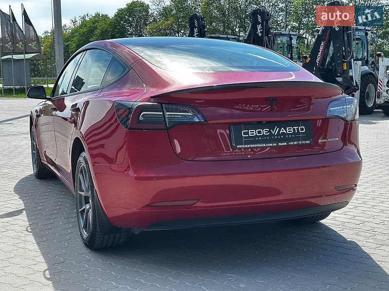 Седан Tesla Model 3 2020 в Львові