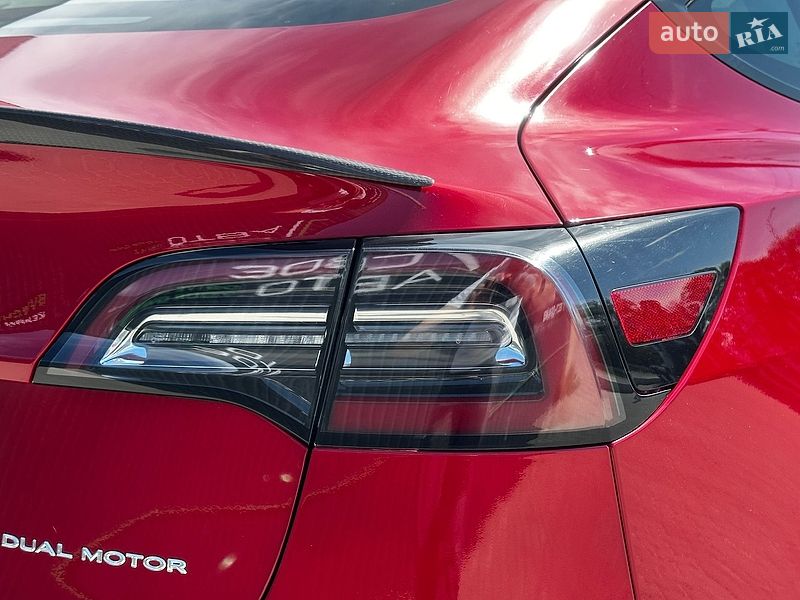 Седан Tesla Model 3 2020 в Львові