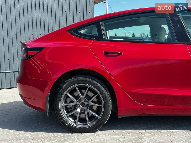 Седан Tesla Model 3 2020 в Львові