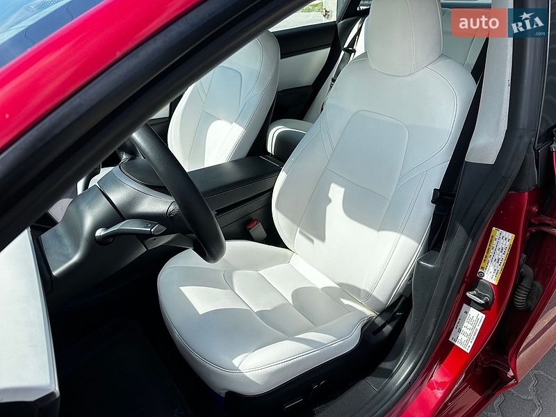 Седан Tesla Model 3 2020 в Львові