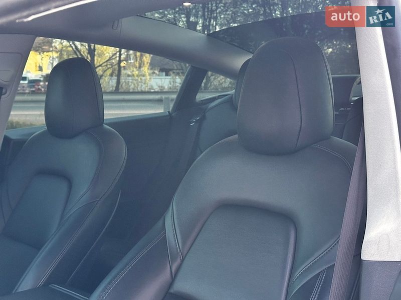 Седан Tesla Model 3 2021 в Вінниці