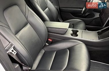 Седан Tesla Model 3 2019 в Львове