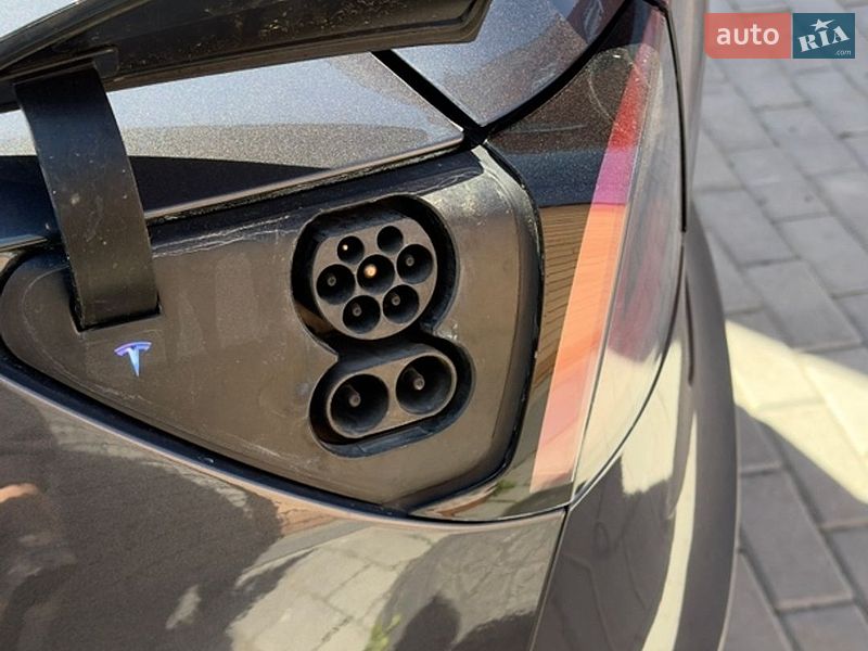 Седан Tesla Model 3 2019 в Вінниці
