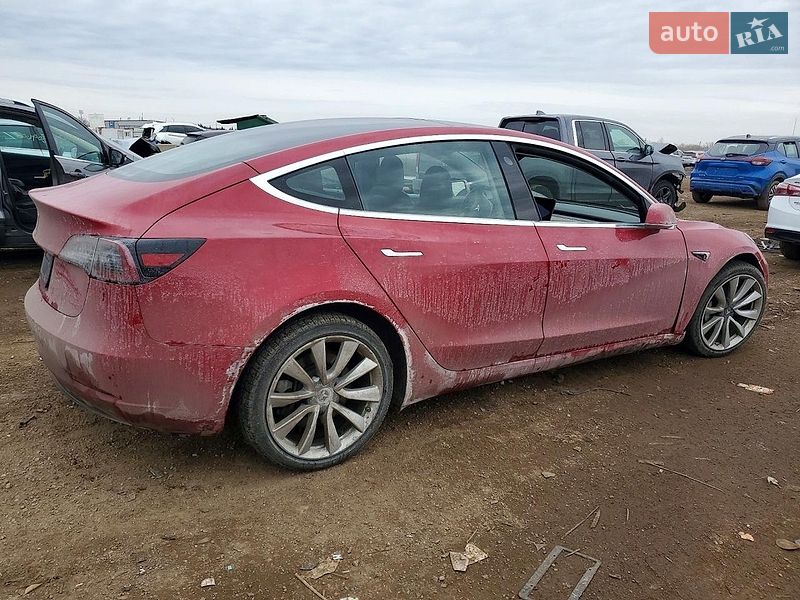 Седан Tesla Model 3 2020 в Львове
