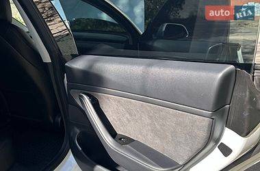 Седан Tesla Model 3 2020 в Ніжині