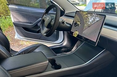 Седан Tesla Model 3 2020 в Ніжині