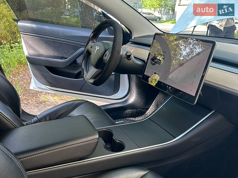 Седан Tesla Model 3 2020 в Ніжині