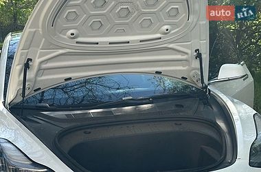 Седан Tesla Model 3 2020 в Ніжині