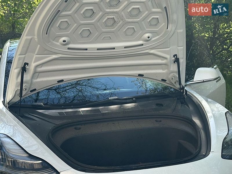 Седан Tesla Model 3 2020 в Ніжині