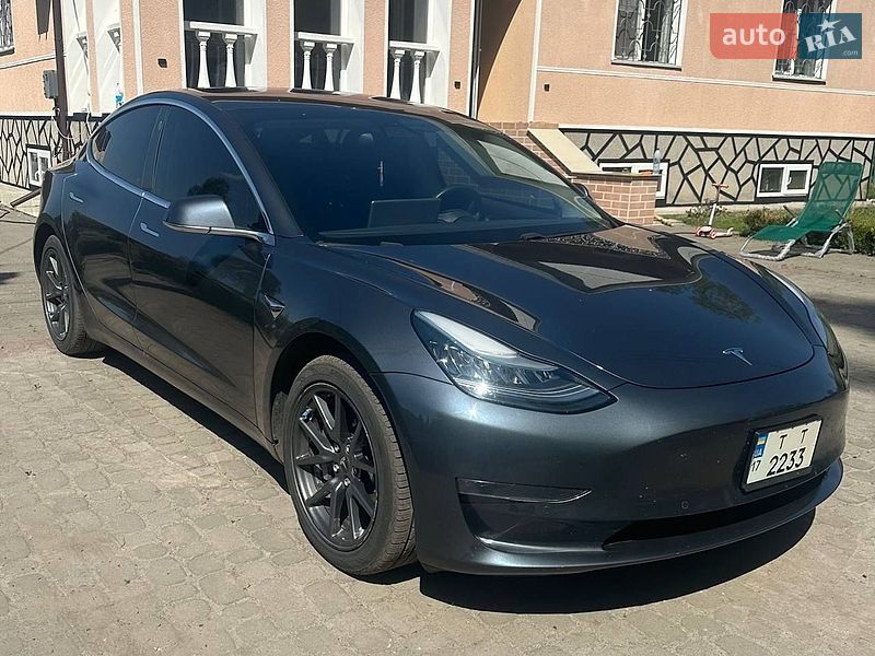 Седан Tesla Model 3 2018 в Золотоноші