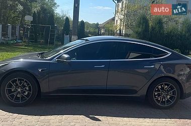 Седан Tesla Model 3 2018 в Золотоноші