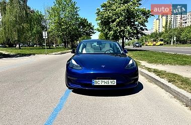Седан Tesla Model 3 2023 в Львове