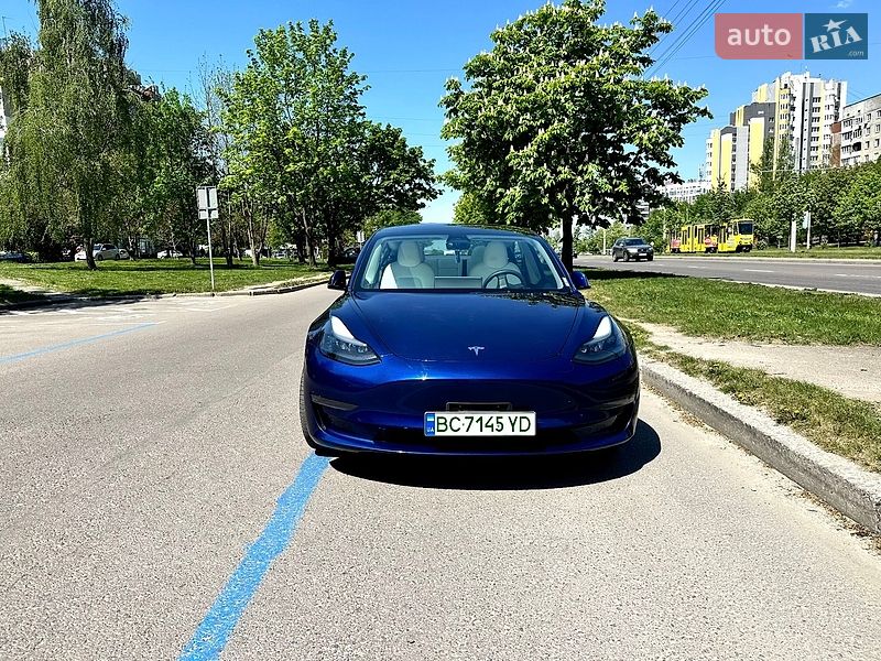 Седан Tesla Model 3 2023 в Львове