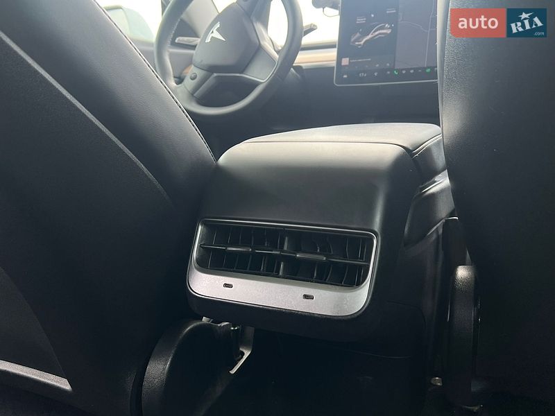Седан Tesla Model 3 2020 в Львові