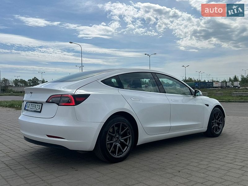 Седан Tesla Model 3 2020 в Львові