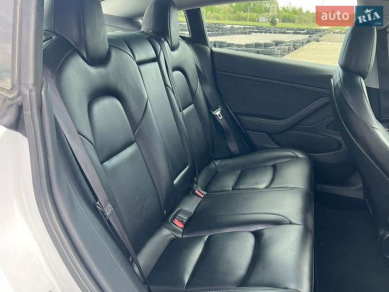 Седан Tesla Model 3 2020 в Львові