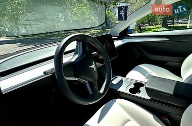 Седан Tesla Model 3 2023 в Львове