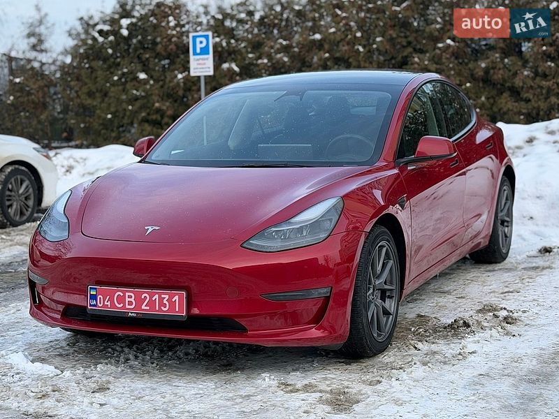 Седан Tesla Model 3 2023 в Львове