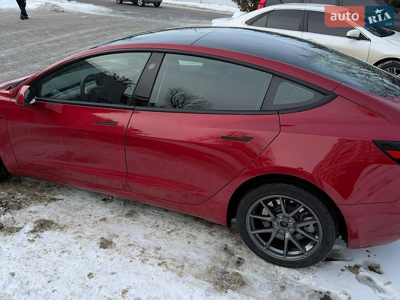 Седан Tesla Model 3 2023 в Львове