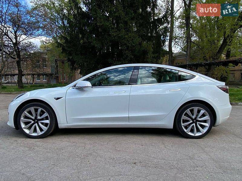 Седан Tesla Model 3 2019 в Днепре