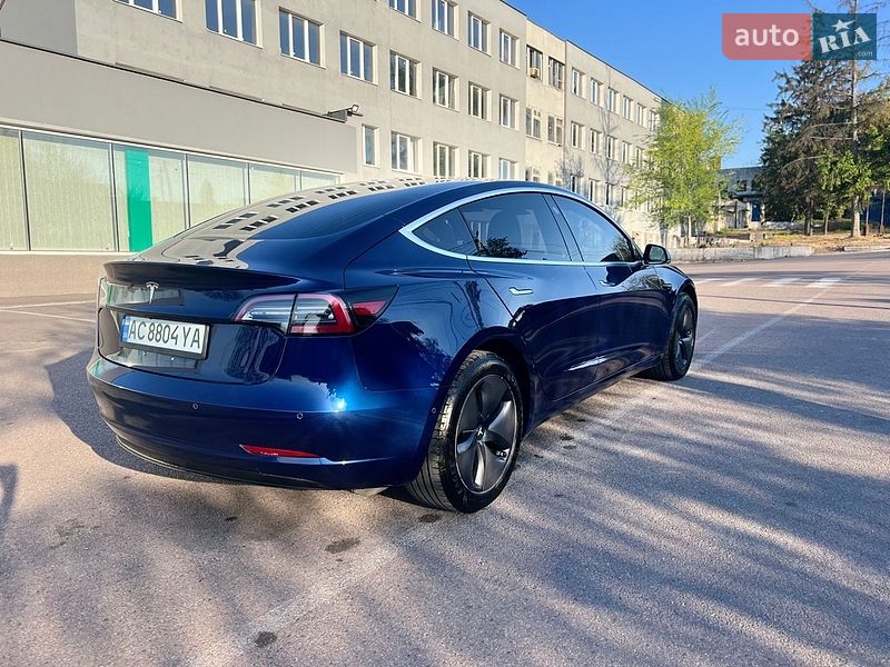 Седан Tesla Model 3 2018 в Кам'янському