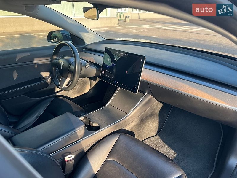 Седан Tesla Model 3 2018 в Кам'янському