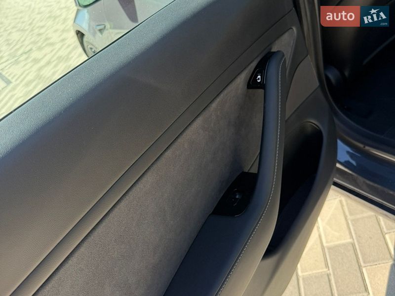 Седан Tesla Model 3 2020 в Львове