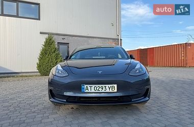 Седан Tesla Model 3 2023 в Івано-Франківську