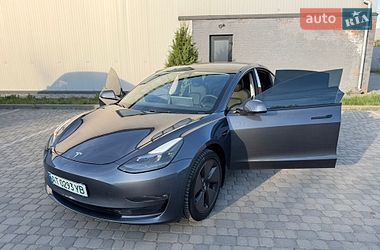 Седан Tesla Model 3 2023 в Івано-Франківську