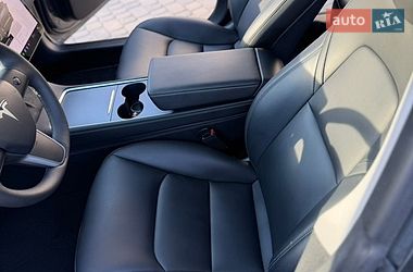 Седан Tesla Model 3 2023 в Івано-Франківську