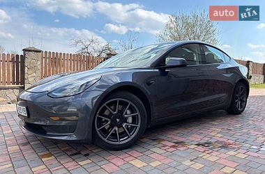 Седан Tesla Model 3 2021 в Львове