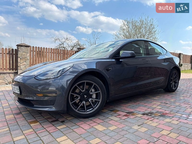 Седан Tesla Model 3 2021 в Львове