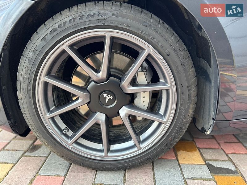 Седан Tesla Model 3 2021 в Львове