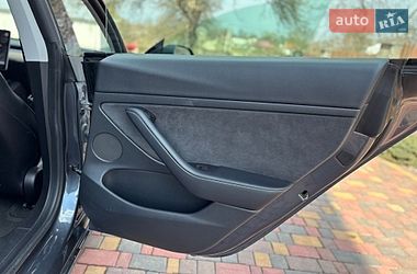 Седан Tesla Model 3 2021 в Львове