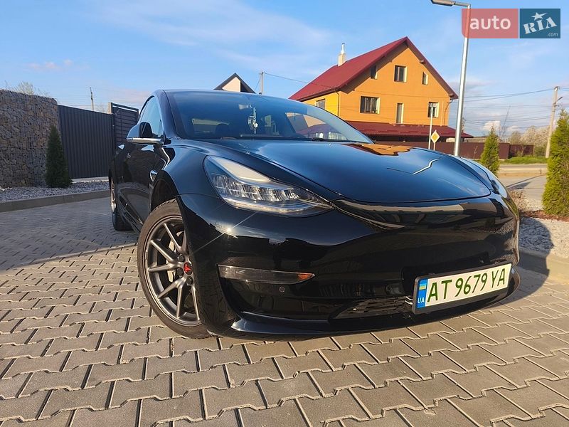 Седан Tesla Model 3 2020 в Ивано-Франковске