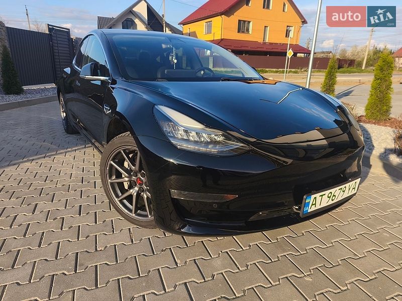 Седан Tesla Model 3 2020 в Ивано-Франковске