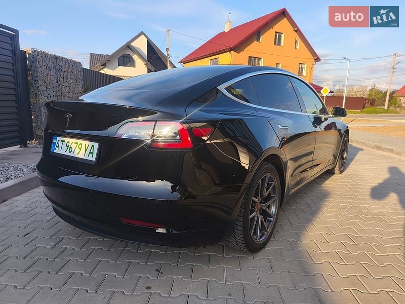 Седан Tesla Model 3 2020 в Ивано-Франковске