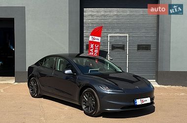 Седан Tesla Model 3 2025 в Киеве