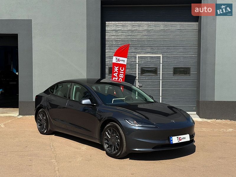 Седан Tesla Model 3 2025 в Киеве