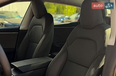 Седан Tesla Model 3 2025 в Киеве