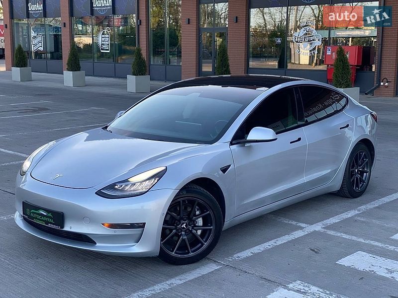 Седан Tesla Model 3 2018 в Києві