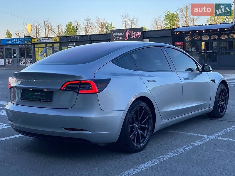Седан Tesla Model 3 2018 в Києві