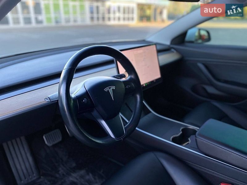 Седан Tesla Model 3 2018 в Києві