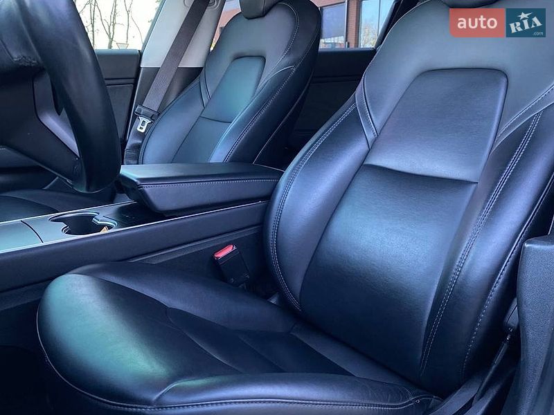 Седан Tesla Model 3 2018 в Києві