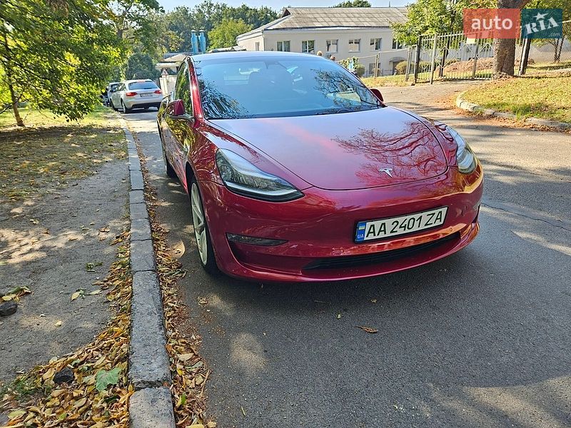 Седан Tesla Model 3 2018 в Киеве