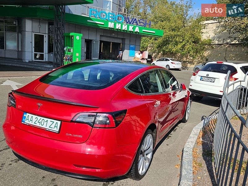 Седан Tesla Model 3 2018 в Киеве