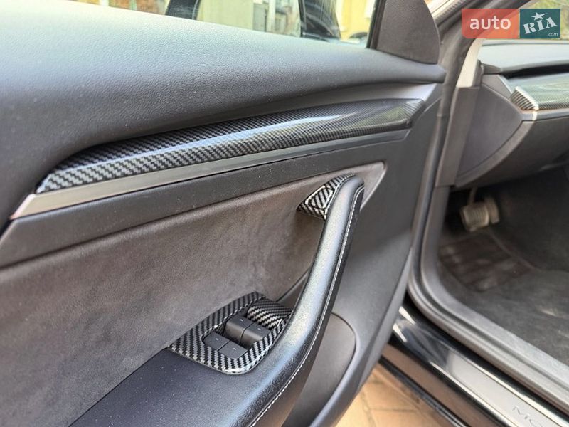 Седан Tesla Model 3 2019 в Львове