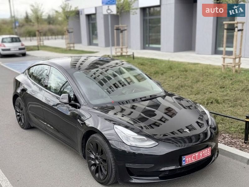 Седан Tesla Model 3 2019 в Львове