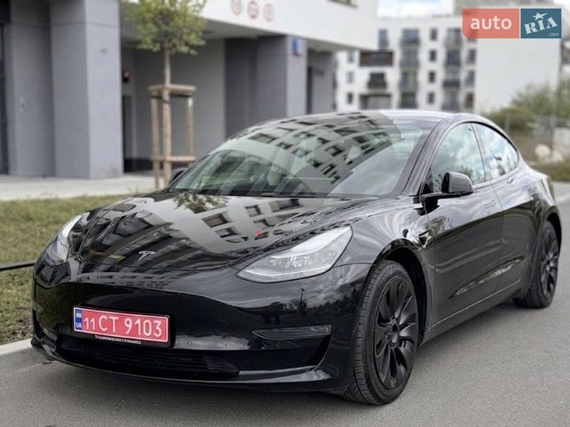 Седан Tesla Model 3 2019 в Львове